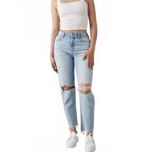 AE Short Strigid Curvy Ripped Mom Jean American Eagle NWT Light Destroy Wash 20S